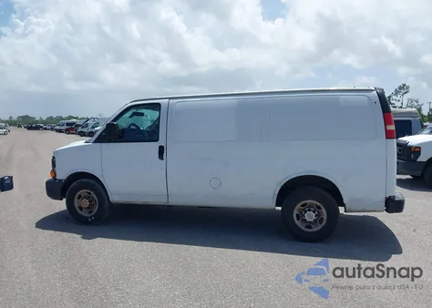 2015 Chevrolet Express 2500 Work Van z USA, uszkodzony, nr VIN 1GCWGFCF2F1184210
